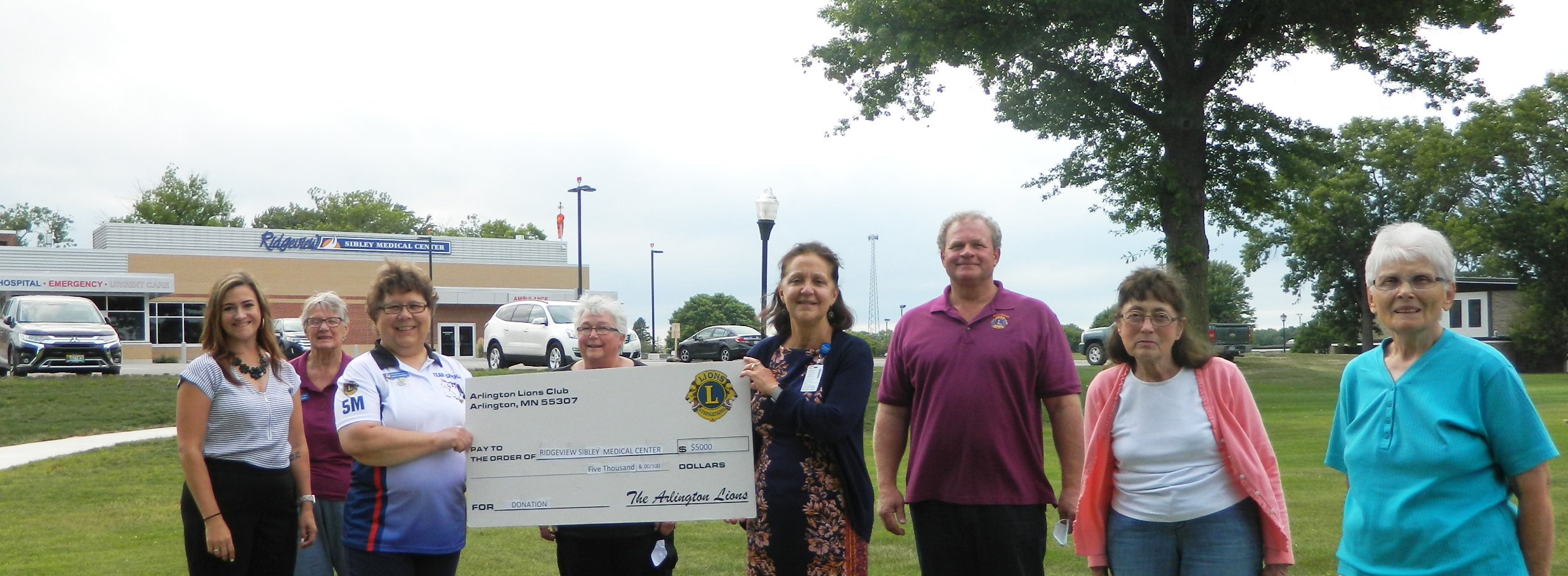 Photo of Arlington Lions check presention to Sibley