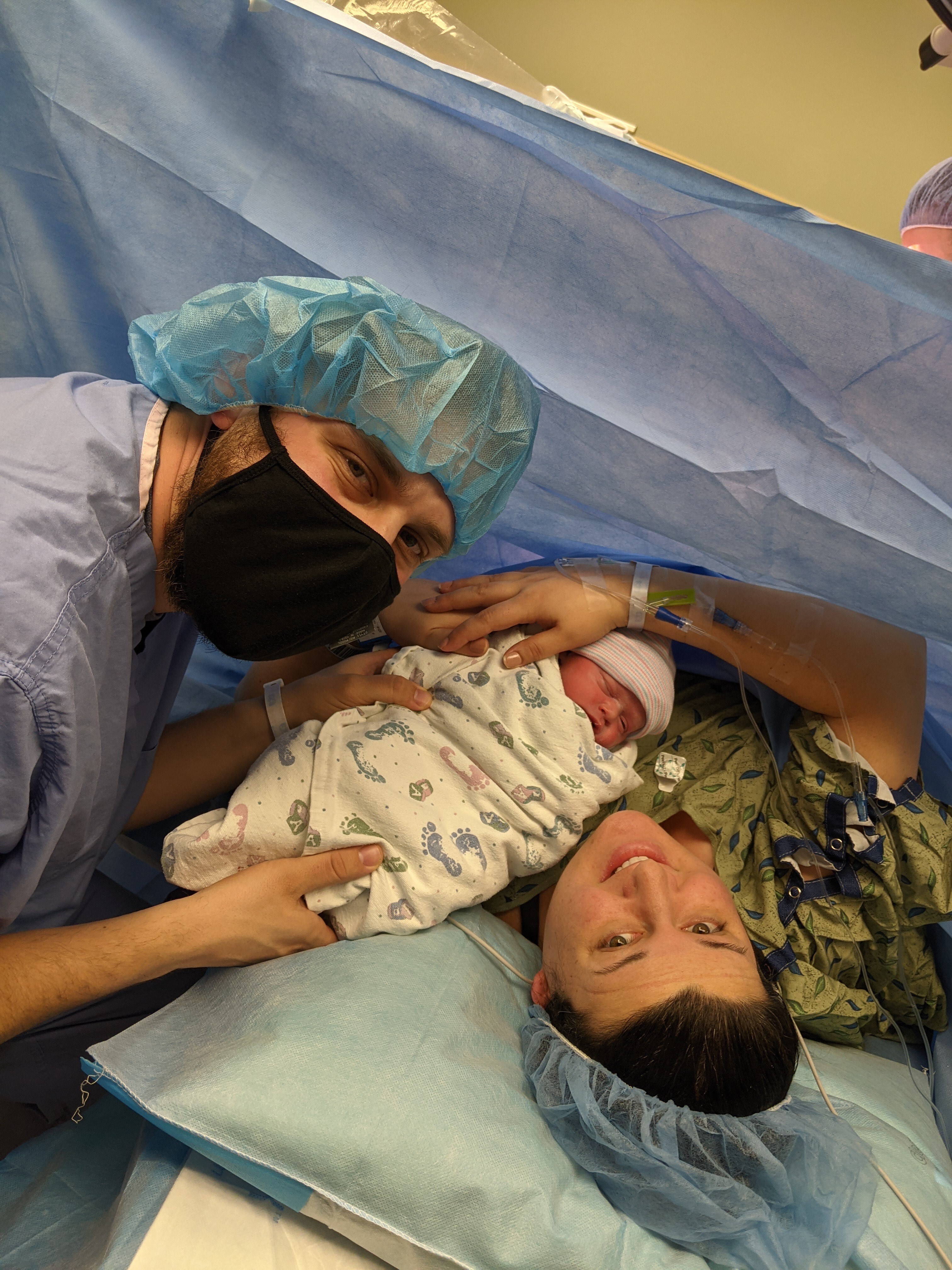 Photo of the Puskarich family in the delivery room at Ridgeview